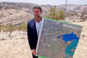 עסקת קרקע מעבירה בכיר... מאבק הסמכויות חושף את התפשטות השפעת סמוטריץ' ביהודה ושומרון