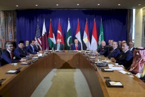 Trump avec des dirigeants arabes et musulmans : "Nous mettrons fin à ce qui n'aurait jamais dû commencer"