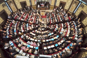 أول برلمان بعد الأسد.. خطوة نحو الديمقراطية أم إعادة تدوير النفوذ؟