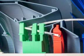 جلدٌ ذكي يمكّن الروبوتات من التسلّل داخل الشرايين أو محرّكات الطائرات