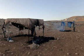 مستوطنون يحرقون 3 خيام في مسافر يطا جنوب الخليل
