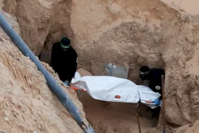 محدث:: كتائب القسام تسلم جثتي أسيرين للاحتلال