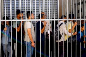 بنوك غزة بلا أموال... وسكان القطاع فريسة للاستغلال