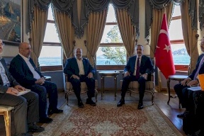 وفد قيادي من حماس يلتقي وزير الخارجية التركي في إسطنبول