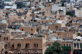 مخطط استيطاني لبناء عمارتين في أرض سوق الخضراوات القديم بمدينة الخليل