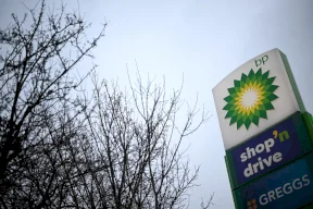 بي بي البريطانية تسجل أرباحاً فصلية تفوق التوقعات رغم ضعف أسعار النفط