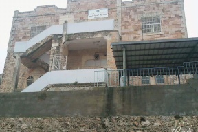 تربية الخليل ولجنة الإعمار تبحثان سبل ترميم آبار 13 مدرسة في البلدة القديمة