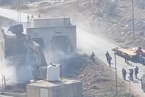 قوات الاحتلال تهدم منزلا في بلدة بروقين غرب سلفيت