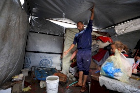 UNRWA: Rain Increases the Difficulty of Conditions in Gaza and Families Resort to Any Available Shelters