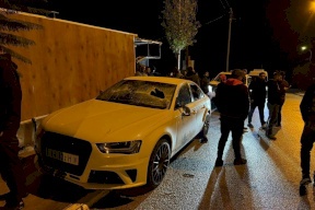 Settlers Storm Singil Entrance North of Ramallah and Smash Three Vehicles