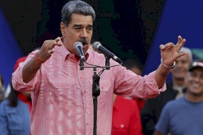 مادورو يأمر بنشر أسلحة ثقيلة على سواحل الكاريبي