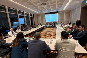 وزيرة الخارجية تبحث مع الجالية الفلسطينية في بانكوك آخر التطورات واحتياجاتهم القنصلية