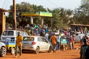 النيجر تزود مالي بـ82 صهريج محروقات لتخفيف ضائقة الوقود