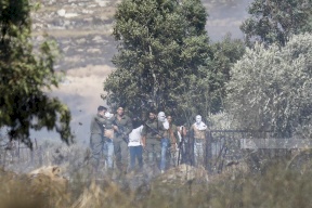 فيديو:: 10 إصابات إحداها بالرصاص في هجوم للمستعمرين شرق بيت لحم