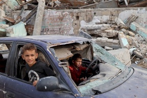 خرق وقف إطلاق النار: غارات إسرائيلية ونسف مبان بغزة