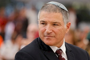 Lors de sa première visite à l'étranger : le président du Shabak discute au Caire de la deuxième phase de "l'accord de Gaza"