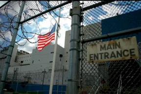 المكسيك تسلّم 55 من أخطر تجار المخدرات إلى أميركا في عملية سرية 