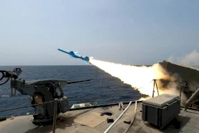 إيران تطلق صواريخ خلال مناورات بحرية قرب مضيق هرمز