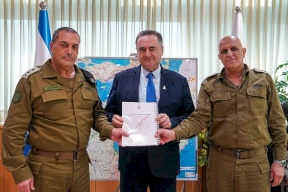 صدام متواصل بين كاتس وزامير على خلفية التحقيقات والتعيينات في الجيش