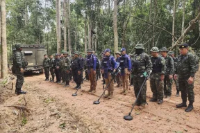 إجلاء مئات الآلاف من المدنيين مع احتدام القتال بين كمبوديا وتايلاند