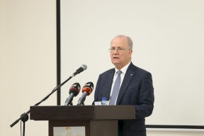 رئيس الوزراء الفلسطيني: نعمل على الحوكمة المؤسساتية لقطاع الصحة لتقديم أفضل الخدمات للمواطنين