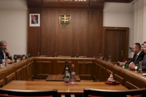 سفيرة دولة فلسطين ونقيب الصحفيين يطلعون برلمانيين سلوفاك على انتهاكات الاحتلال