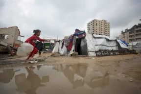 محدث: وفاة 8 فلسطينيين بغزة جراء انهيارات بسبب المنخفض الجوي