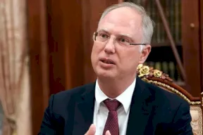 مبعوث بوتين في طريقه إلى ميامي للحوار وزيلينسكي يؤكد رفضه تقاسم الأراضي والموارد