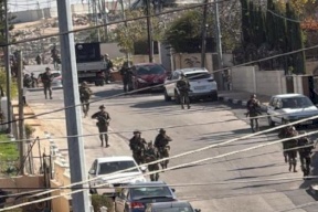 محدث| الاحتلال يصيب ثلاثة مواطنين في مخيم قلنديا وكفر عقب