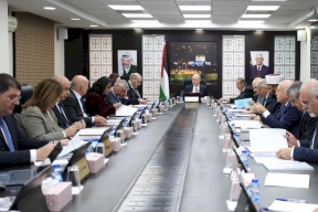 مصطفى يوجّه مختلف المؤسسات الحكومية بتسخير كافة إمكانياتها الإغاثية في قطاع غزة