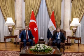 وزير الخارجية المصري يؤكد لنظيره التركي أهمية الانتقال للمرحلة الثانية من اتفاق غزة