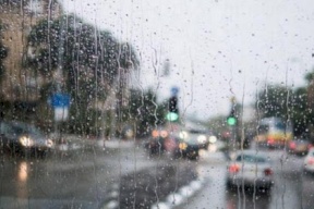 حالة الطقس: انخفاض طفيف على درجات الحرارة وأمطار متفرقة