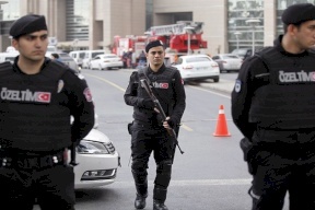 إصابة أفراد من الشرطة التركية خلال اشتباك مسلح مع مشتبه بانتمائهم لـ"داعش"