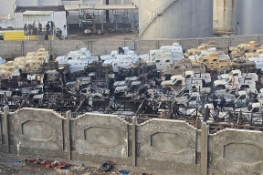 اليمن: التحالف السعودي يقصف ميناء المكلا مستهدفا أسلحة بسفينتين قادمتين من الإمارات