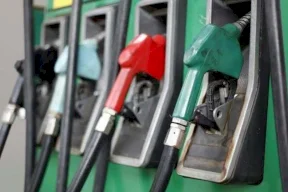 ماذا تنتظر مصر لخفض أسعار الوقود بعد هبوط النفط لأدنى مستوى منذ 2021؟