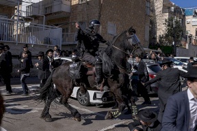 نائب المستشارة القضائية يتهم الحكومة الإسرائيلية بخرق قرار المحكمة العليا بشأن تجنيد الحريديين