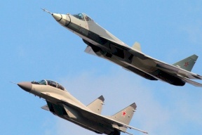 מטוסי קרב בריטים וצרפתים הפציצו אתר במרכז סוריה