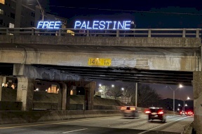 Des vétérans en Caroline du Nord lèvent une pancarte lumineuse "Free Palestine" en solidarité avec notre peuple