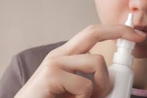 بخاخ الأنف المزيل للاحتقان.. راحة مؤقتة قد تتحول إلى إدمان