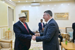 محدث: وزير الخارجية الإسرائيلي يصل أرض الصومال واتفاق على فتح سفارات 