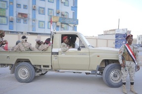 "درع الوطن" تسيطر على المعسكرات بالمهرة والزبيدي يتوجه إلى الرياض