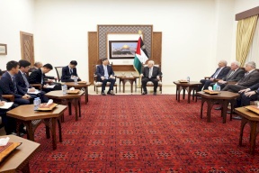 President Abbas Receives Chinese Envoy and Discusses Developments in Palestine