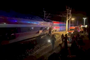 ارتفاع حصيلة تصادم قطارين في إسبانيا إلى 39 قتيلاً