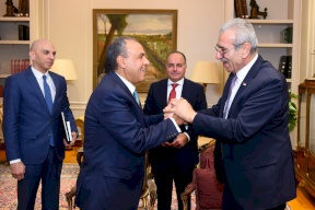 رسالة دعم: وزير الخارجية المصري يستقبل رئيس لجنة إدارة غزة