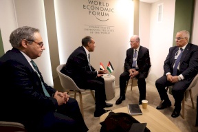 رئيس الوزراء يبحث مع وزير الخارجية المصري تنسيق الجهود لتسريع الإغاثة والتعافي الاقتصادي وإعادة الإعمار في قطاع غزة