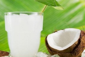 ماء الأرز أم ماء جوز الهند.. أيهما أفضل لإشراق البشرة؟
