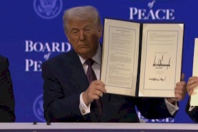 ترامب يوقع الميثاق التأسيسي لـ"مجلس السلام" في دافوس