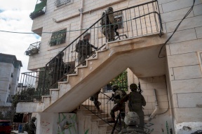 الجيش الإسرائيلي: اعتقلنا 14 فلسطينيًا وصادرنا أسلحة من جبل جوهر بالخليل