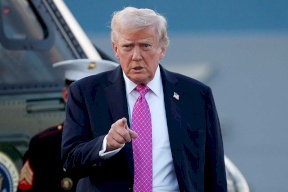 ترمب يهدد كندا برسوم بنسبة 100% بسبب الصين