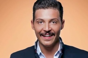 رداً على اتهامه بضرب زوجته.. فنان مصري يدافع عن نفسه